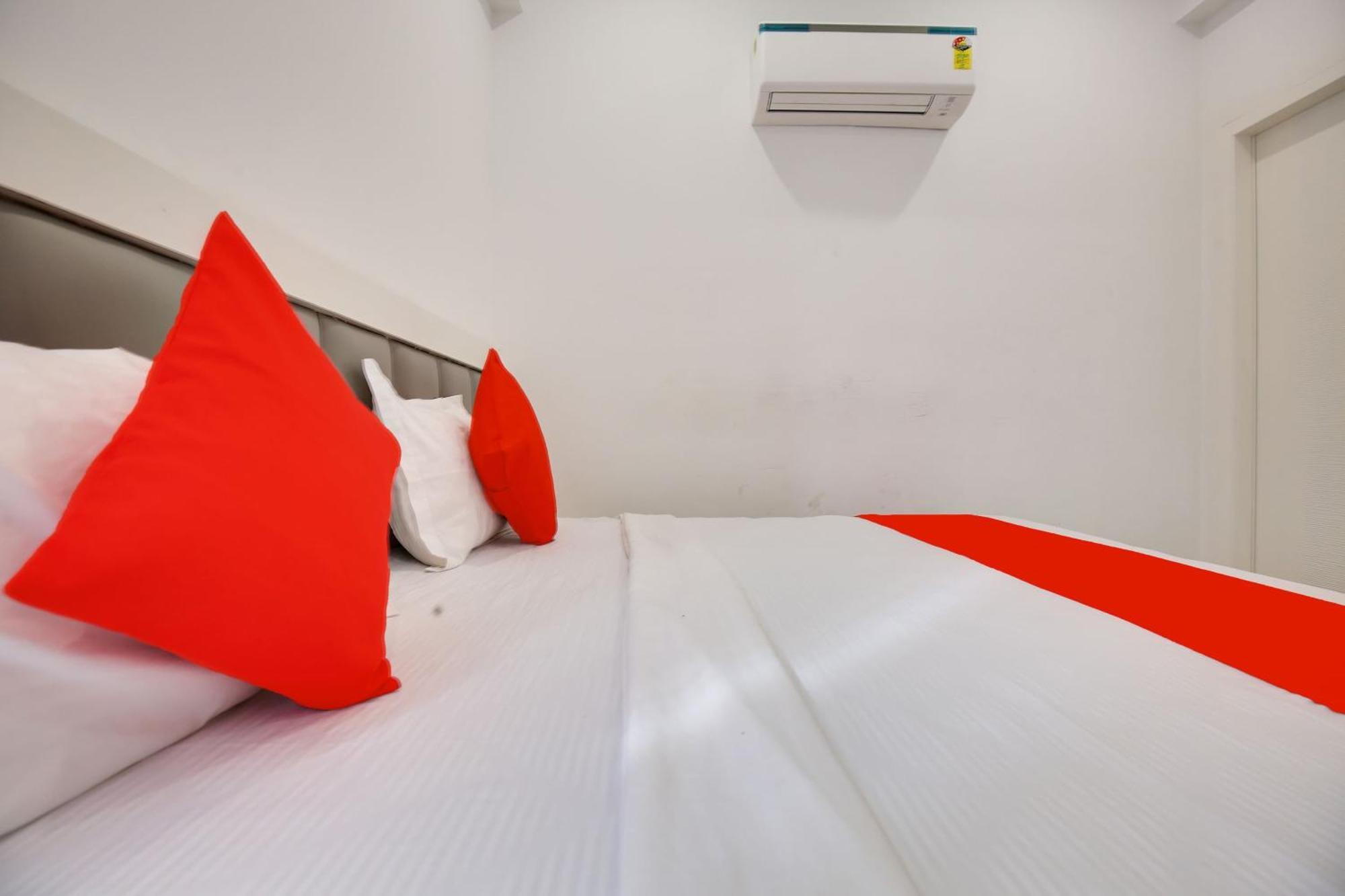 Hotel O Sky White House Ludhiana Exterior foto