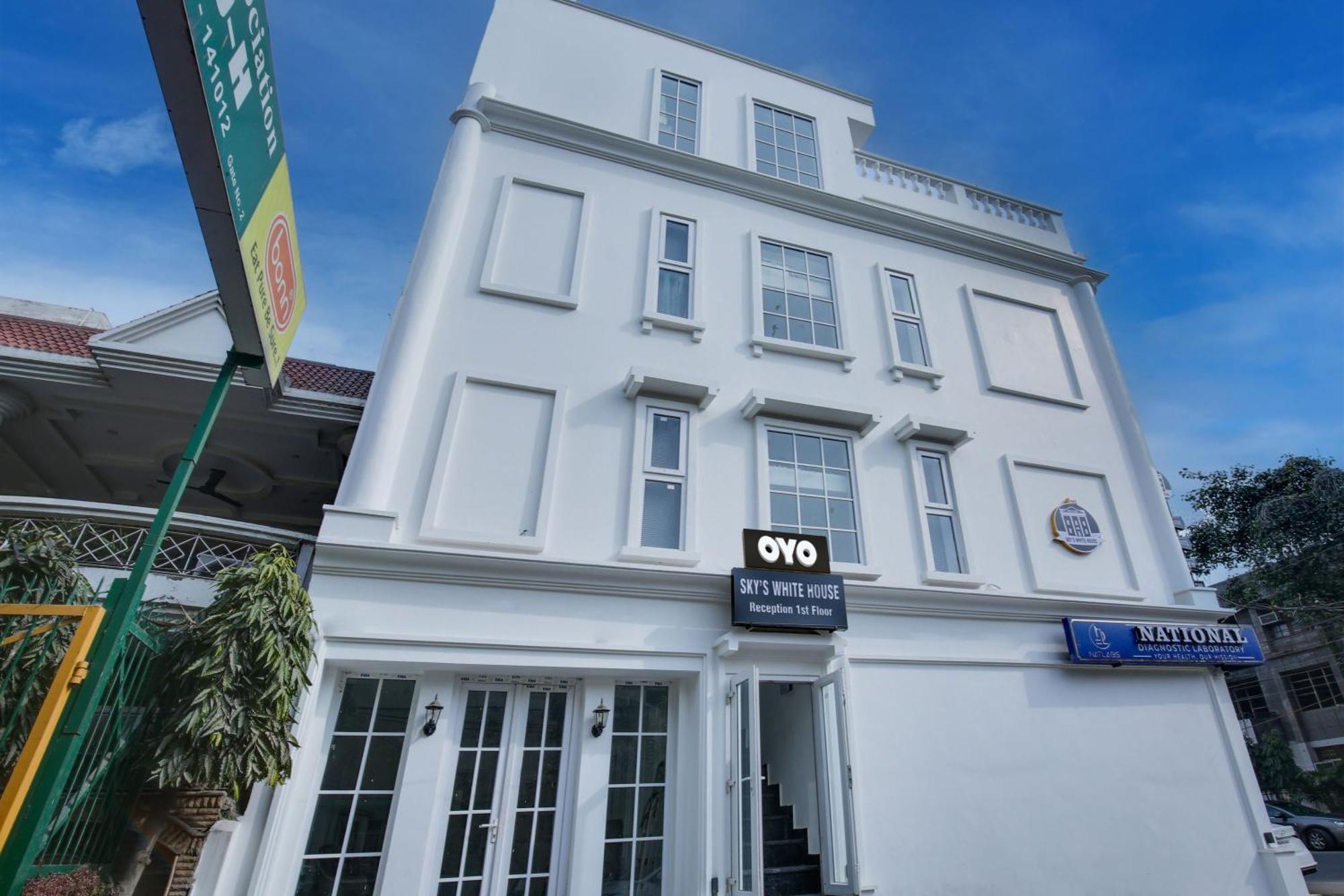 Hotel O Sky White House Ludhiana Exterior foto