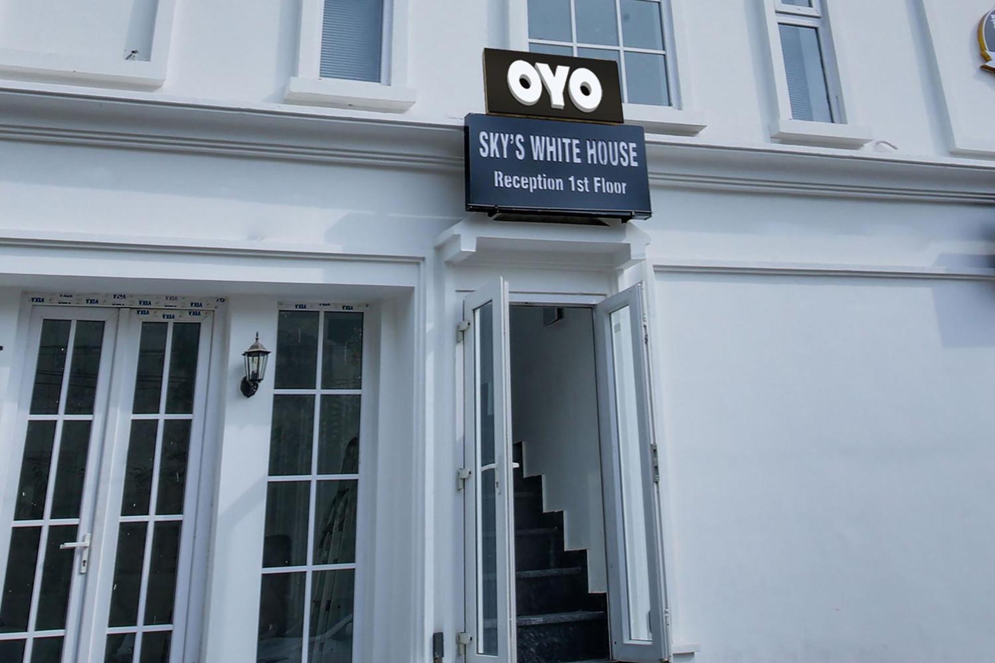 Hotel O Sky White House Ludhiana Exterior foto