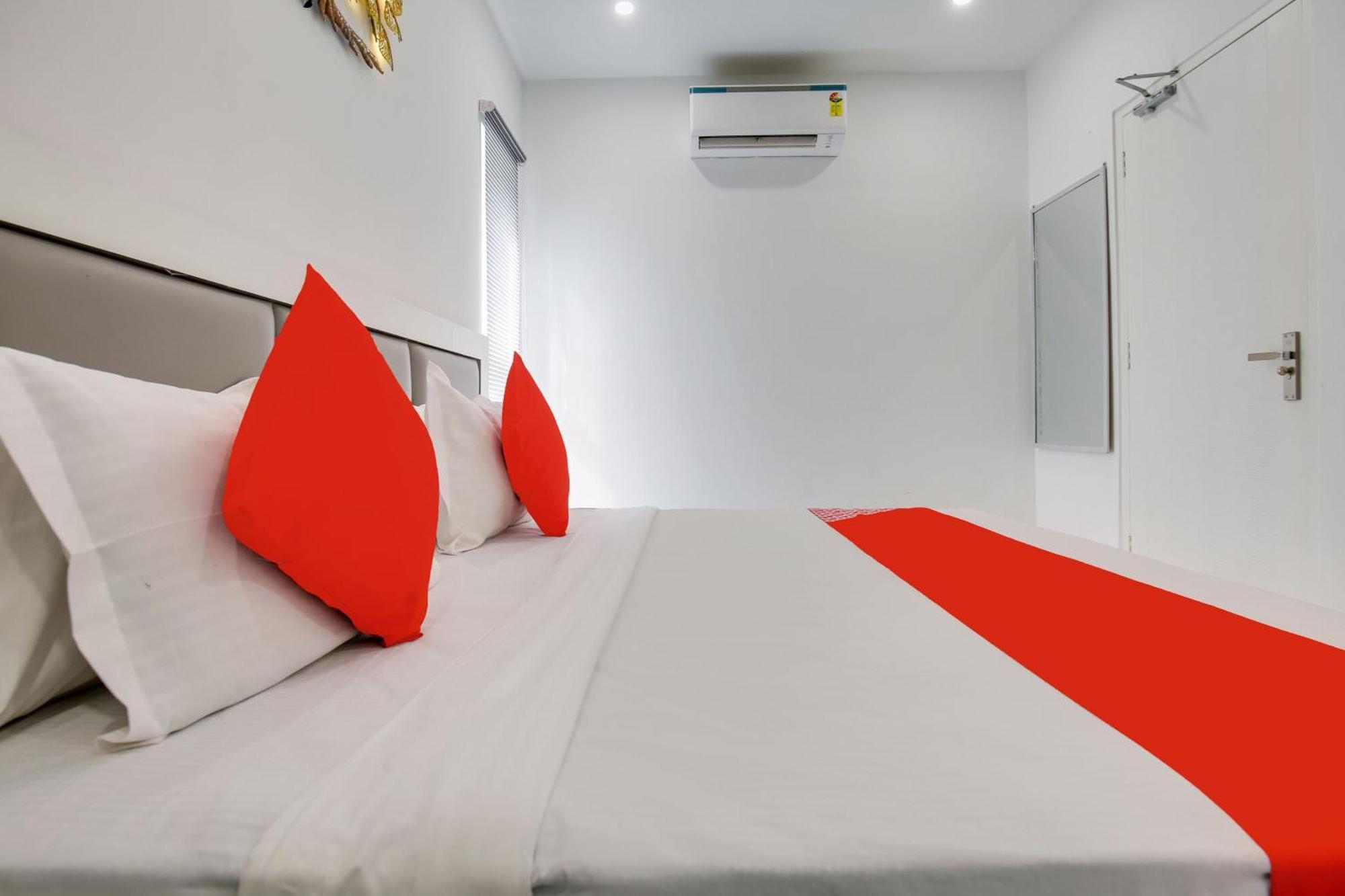 Hotel O Sky White House Ludhiana Exterior foto